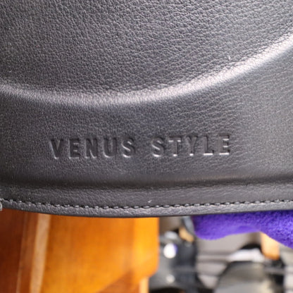Prestige Venus Style D schwarz 18/34 N/V -Sitzgröße 18" - Kammerweite 34 - Hinten +2 cm