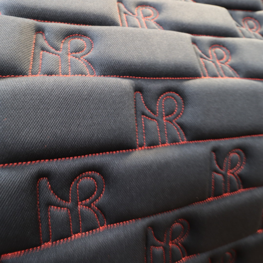 MRS. ROS - ICONIC Dressage Saddle Pad - Schwarz/Rot