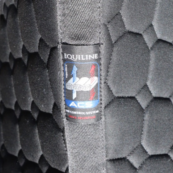 Equiline - SCHWARZE EQUILINE SCHABRACKE MIT OCTAGON-STEPPUNG UND EIS-EFFEKT-LOGO