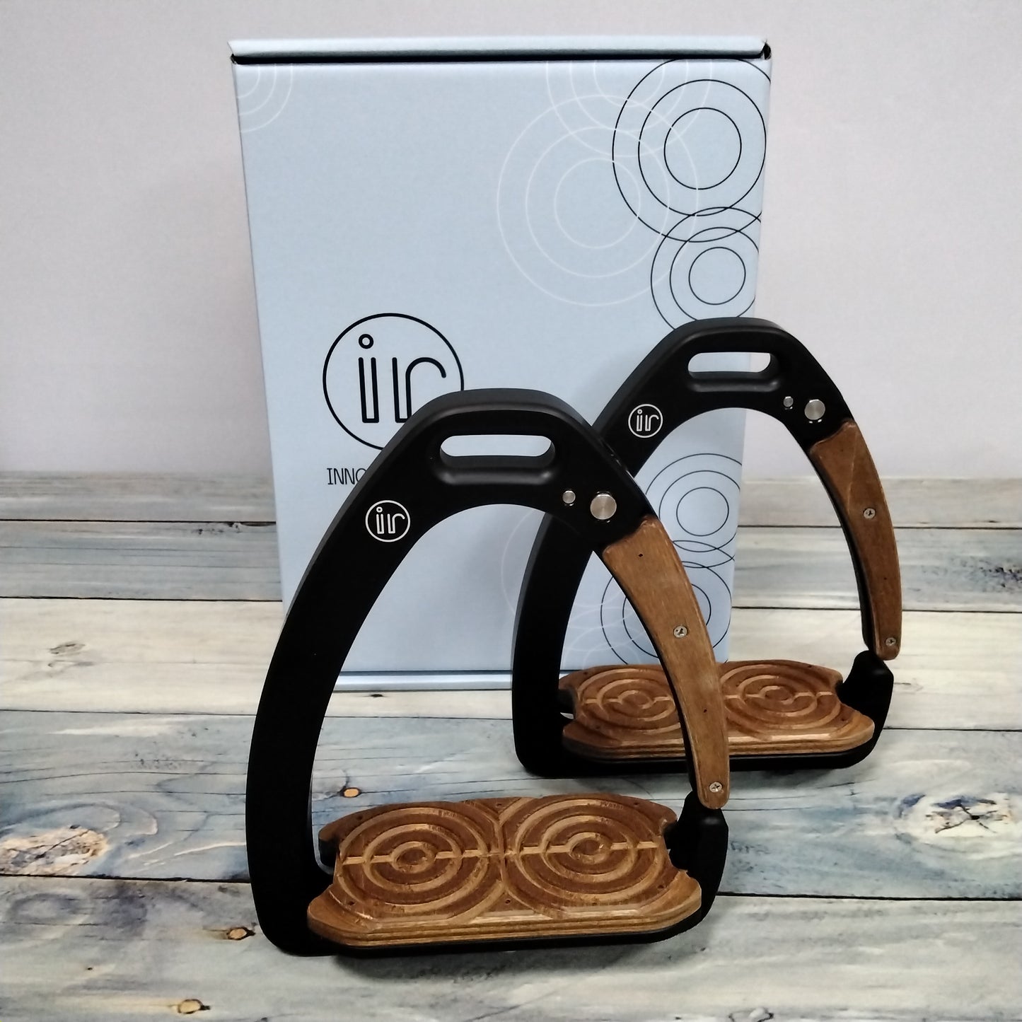 Innova Riding Aria Sicherheitssteigbügel black mit Naturholzeinlage