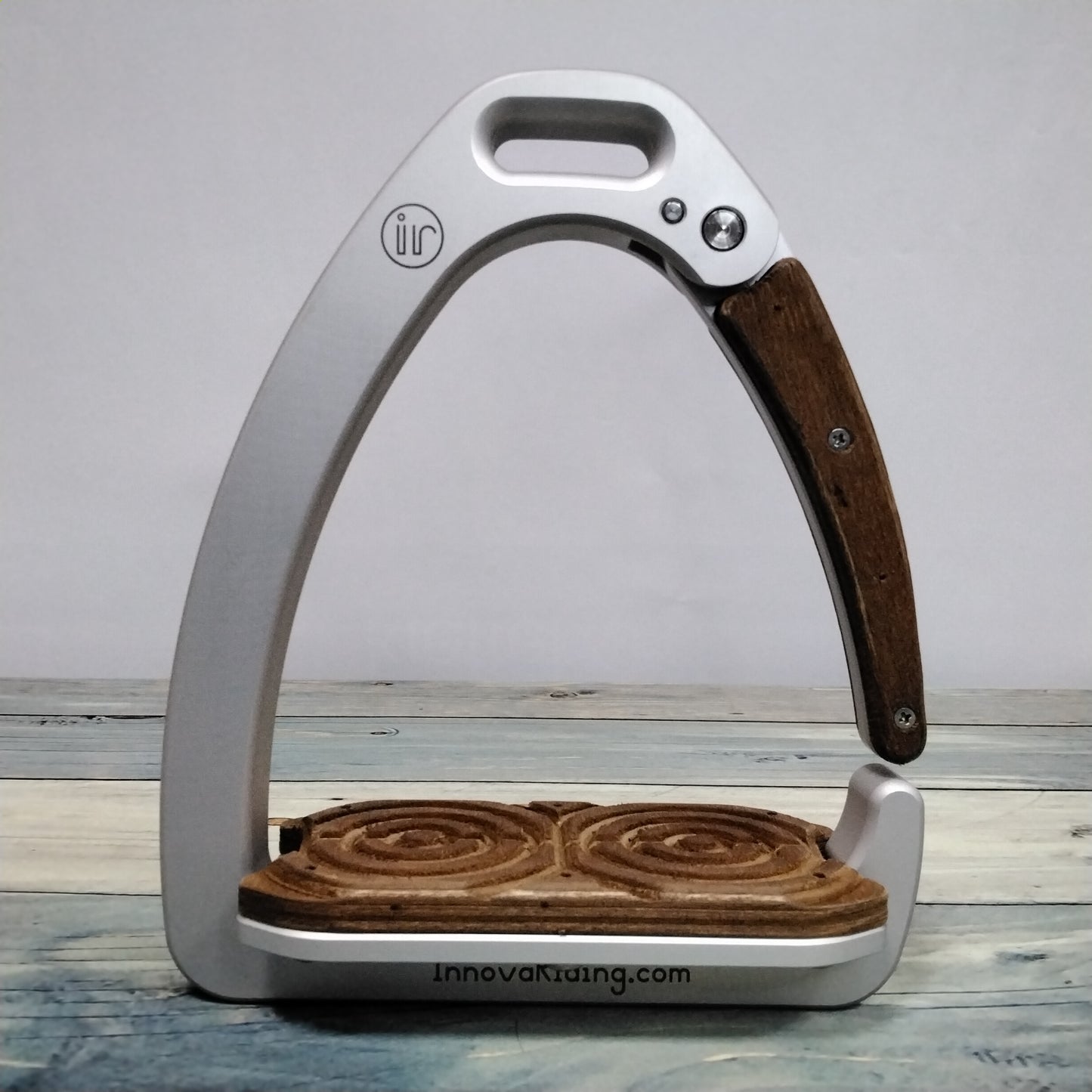 Innova Riding Aria Sicherheitssteigbügel silver+dark wood