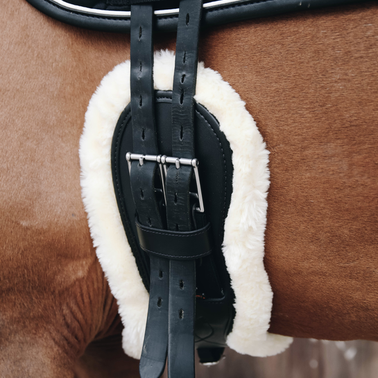 KENTUCKY Kurzgurt - Sheepskin Anatomic Short Girth - Black - zwei Fellpads