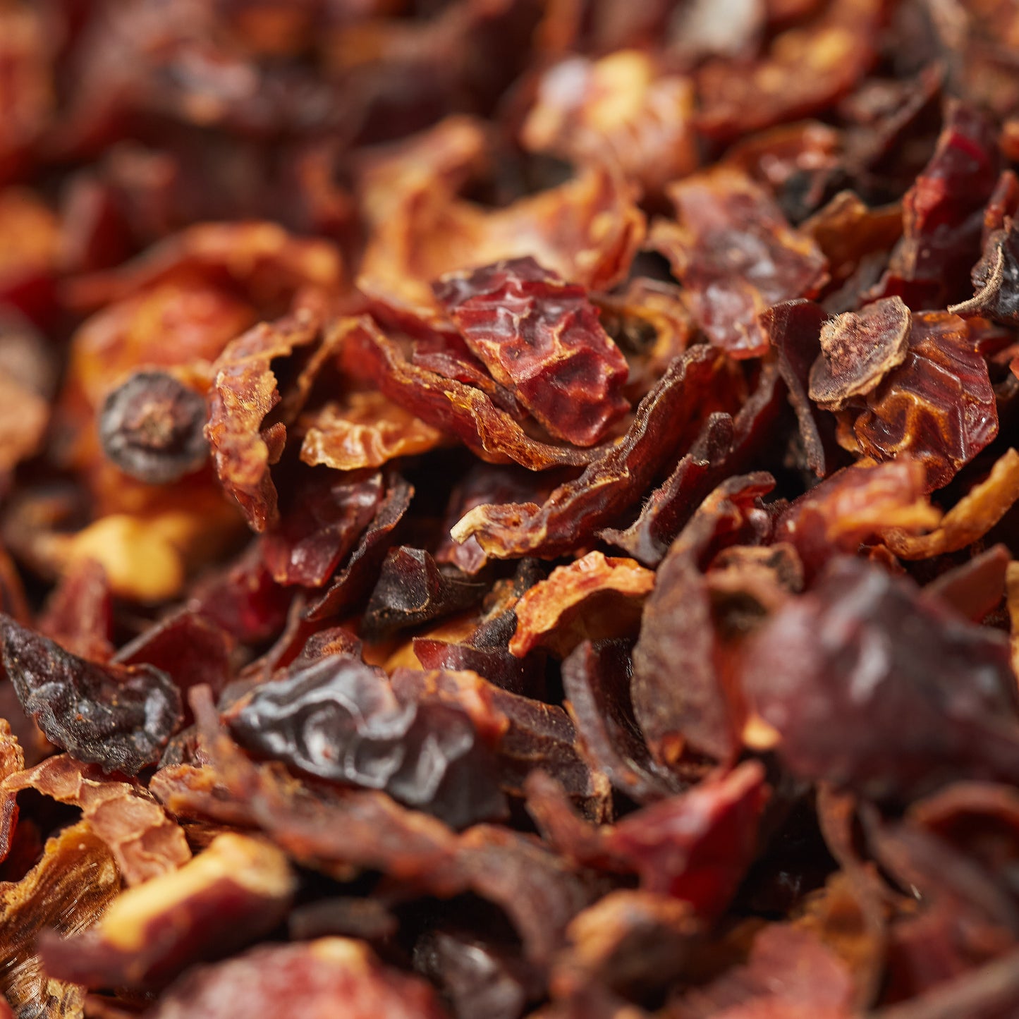 Hagebutten "gebrochen & enthaart" werden verschiedene Heilwirkungen zugeschrieben