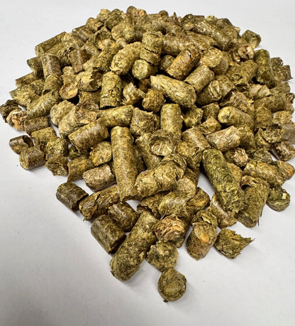 Grünhafer-Pellets/Cobs - eiweißarm & rohfaserreich aus der ganzen Pflanze