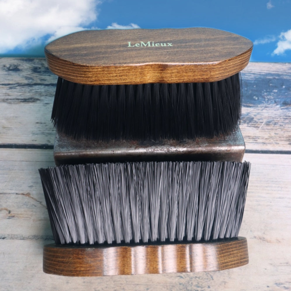 LeMieux - Artisan Flick Brush - Braun