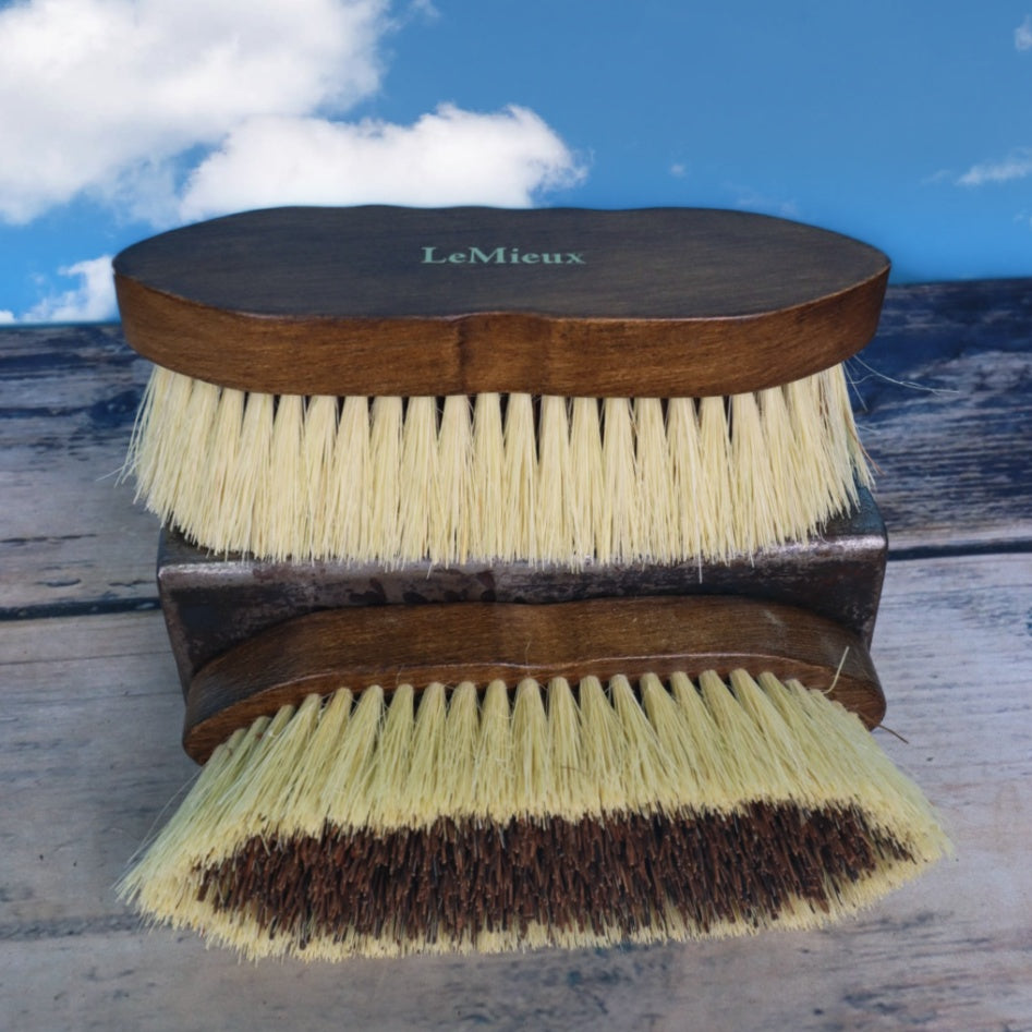 LeMieux - Artisan Deep Clean Dandy Brush - Braun